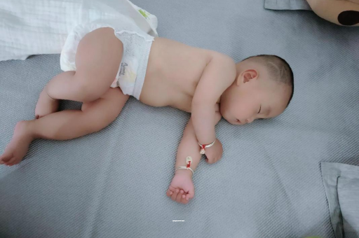 文昌四个月宝宝不爱笑